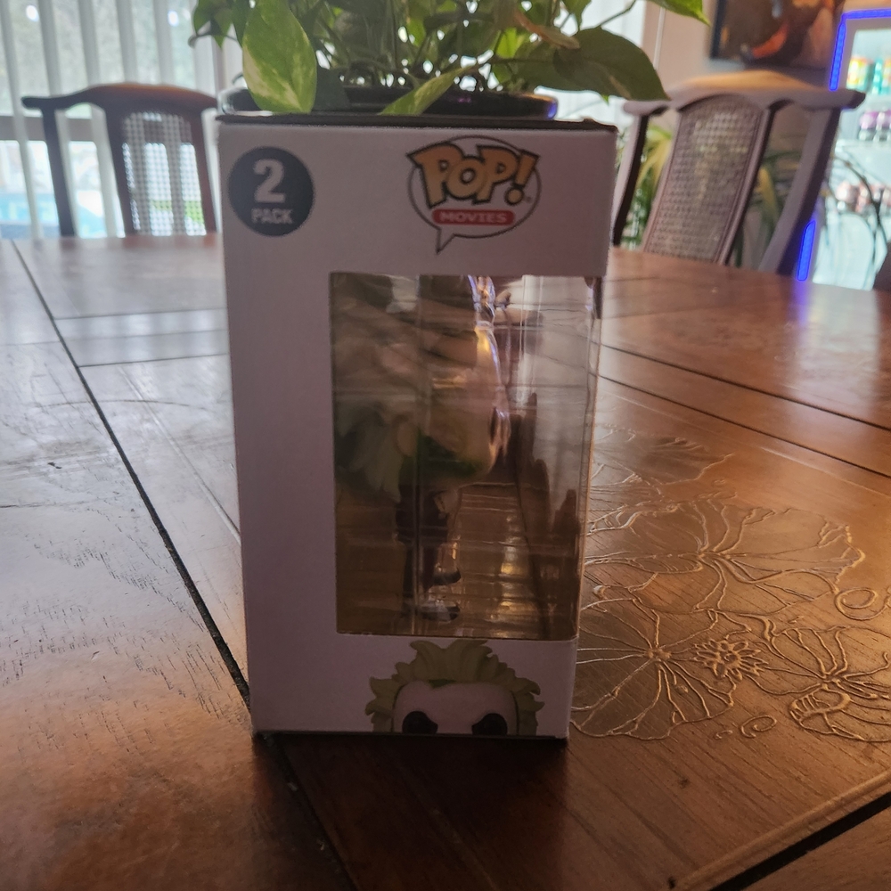 Funko Pop! Beetlejuice & Lydia Deetz 2-Pack - Picture 2 of 5